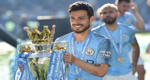 بطل كأس العالم الاستثنائية.. ديفيد سيلفا يعتزل كرة القدم (فيديو)